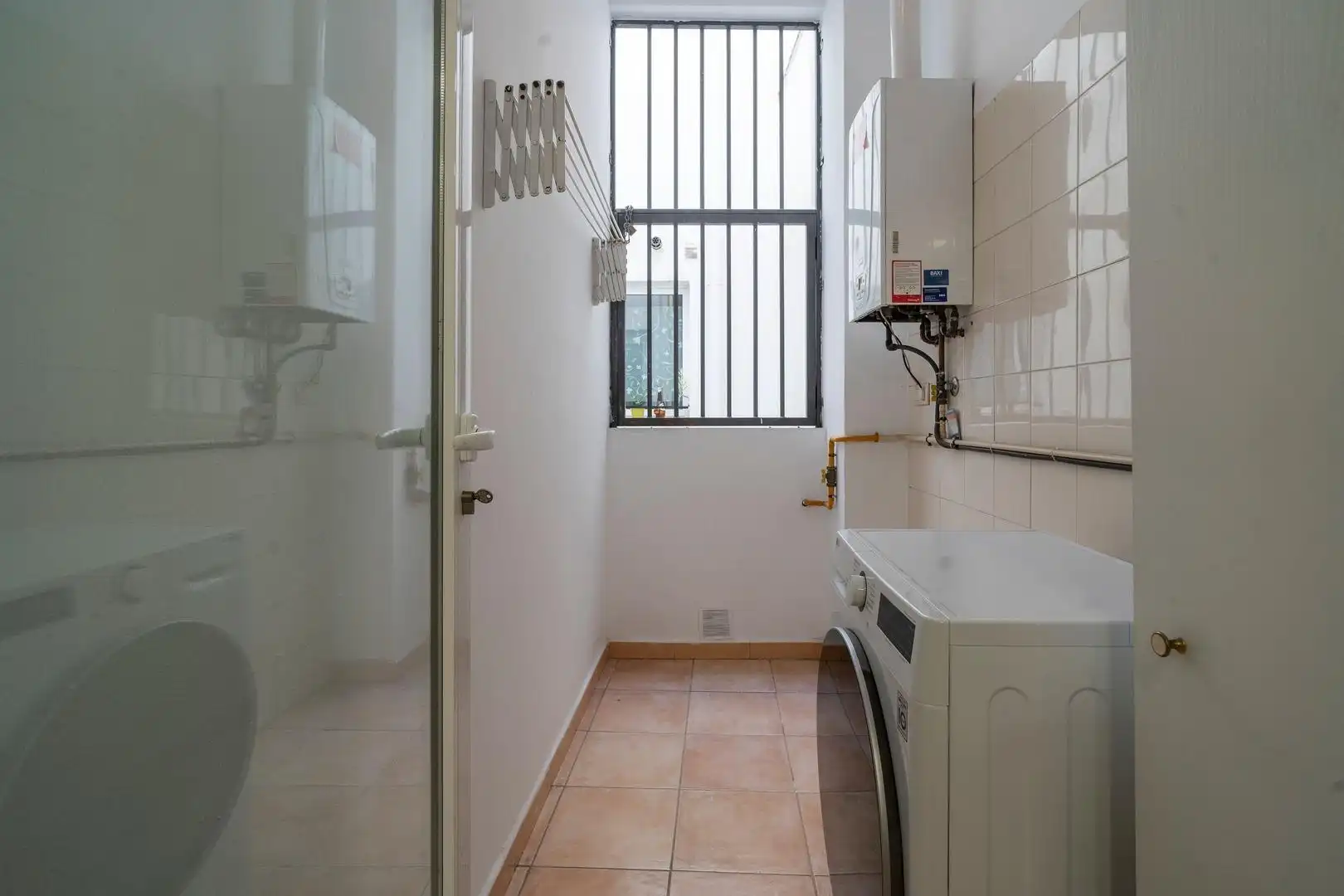 Baño de Piso de alquiler en Valencia con Aire acondicionado, Calefacción y Amueblado