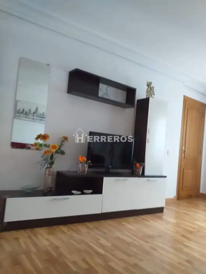 Sala de estar de Casa adosada en venta en Uruñuela con Calefacción, Parquet y Terraza