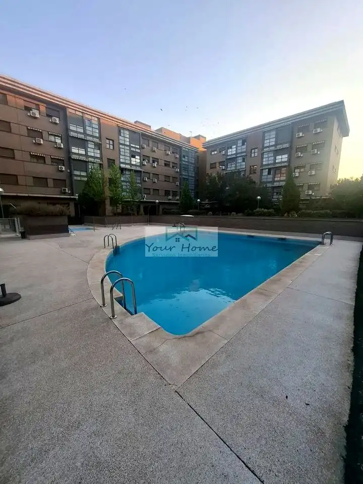 Piscina de Pis de lloguer en Torrejón de Ardoz amb Aire condicionat, Calefacció i Moblat