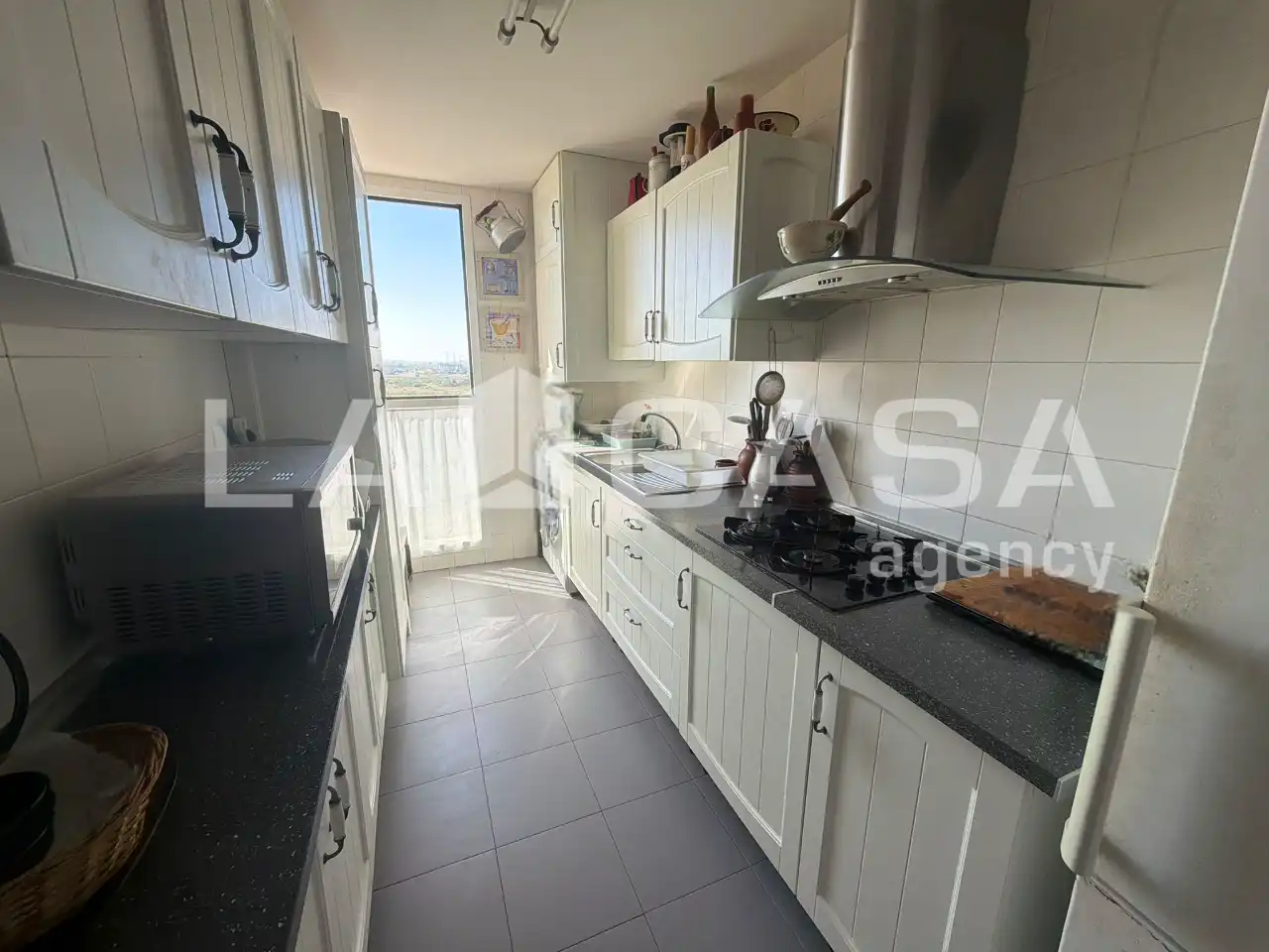 Küche von Wohnung zum Verkauf in Dos Hermanas mit Klimaanlage, Heizung und Terrasse