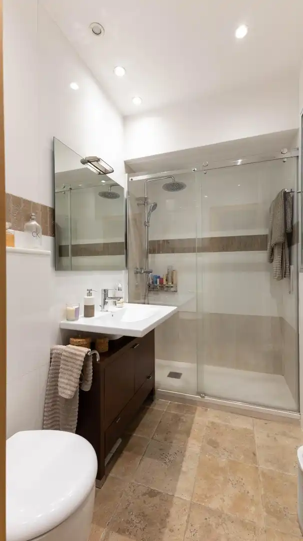 Bathroom of Attic for sale in Barcelona  with Air Conditioner, Parquet flooring and Terrace