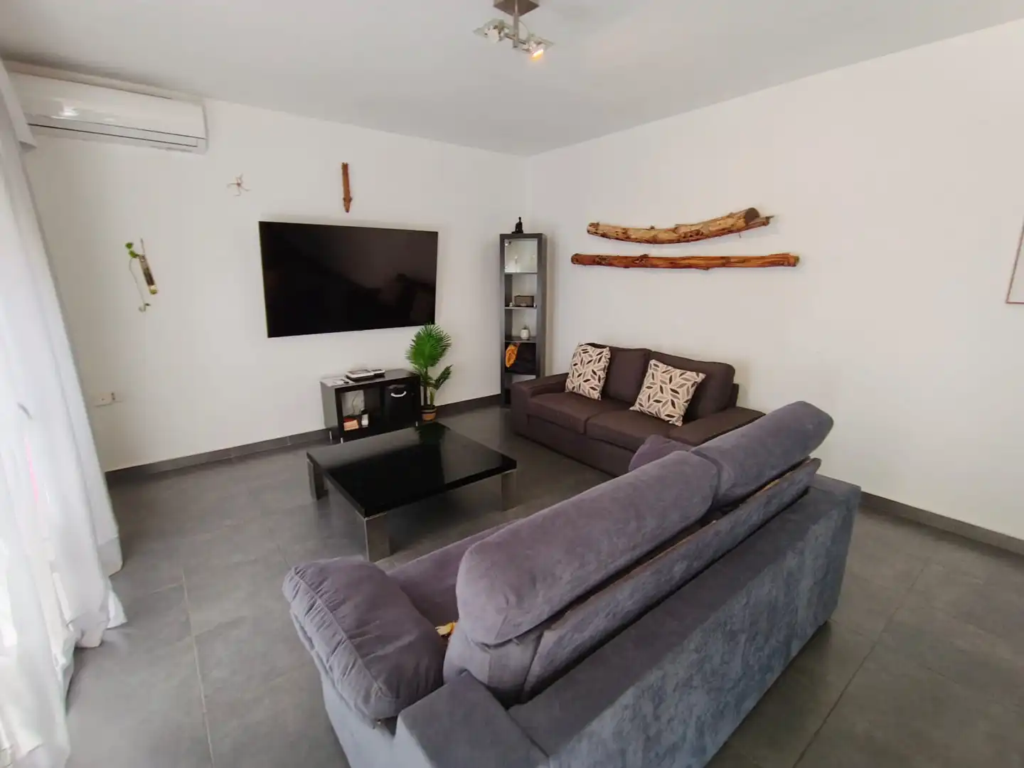 Sala d'estar de Casa adosada en venda en Mérida amb Moblat