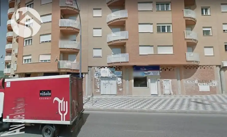 Local comercial de lloguer a Reyes Católicos - Paseo San Antonio