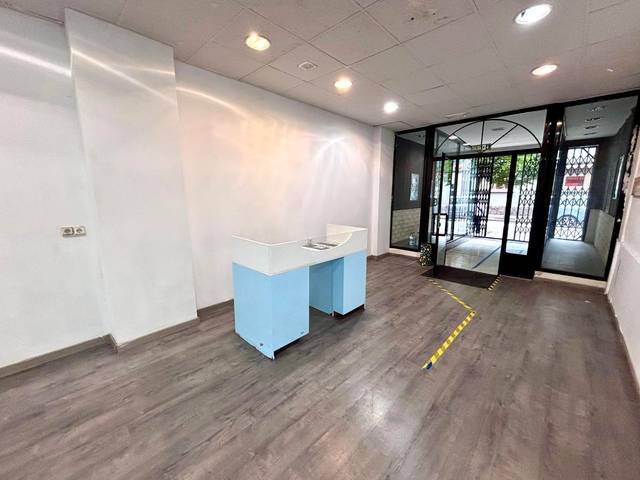 Local comercial en Alquiler en La Calzada