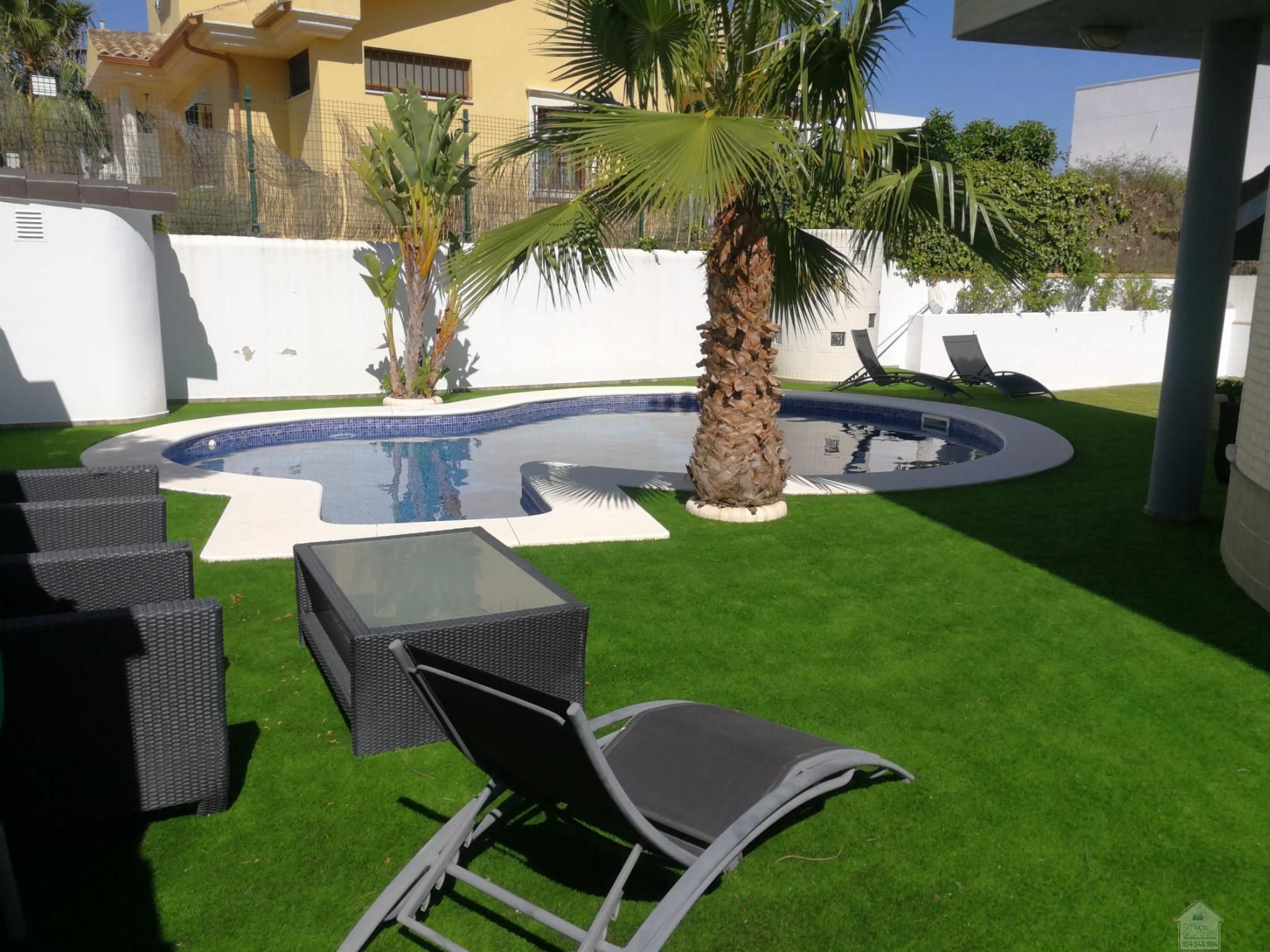 Piscina de Casa o xalet de lloguer en Montequinto amb Aire condicionat, Calefacció i Traster