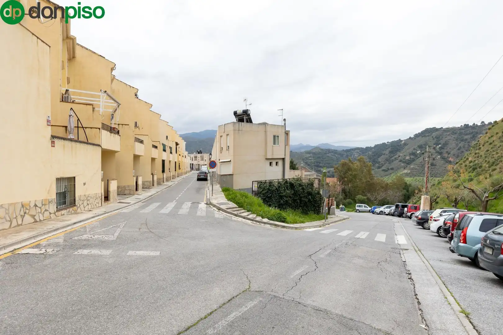 Vista exterior de Casa adosada en venta en Cenes de la Vega con Calefacción y Terraza