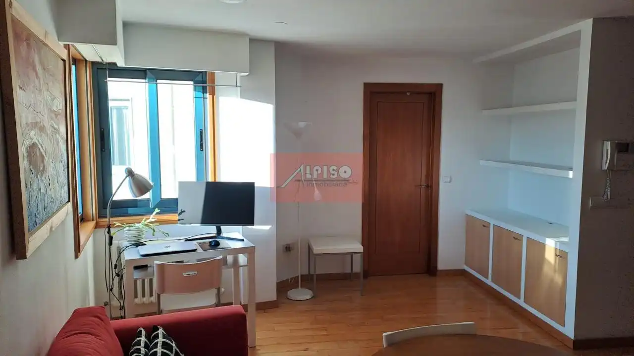 Apartamento de alquiler en Ourense Capital  con Calefacción, Parquet y Amueblado