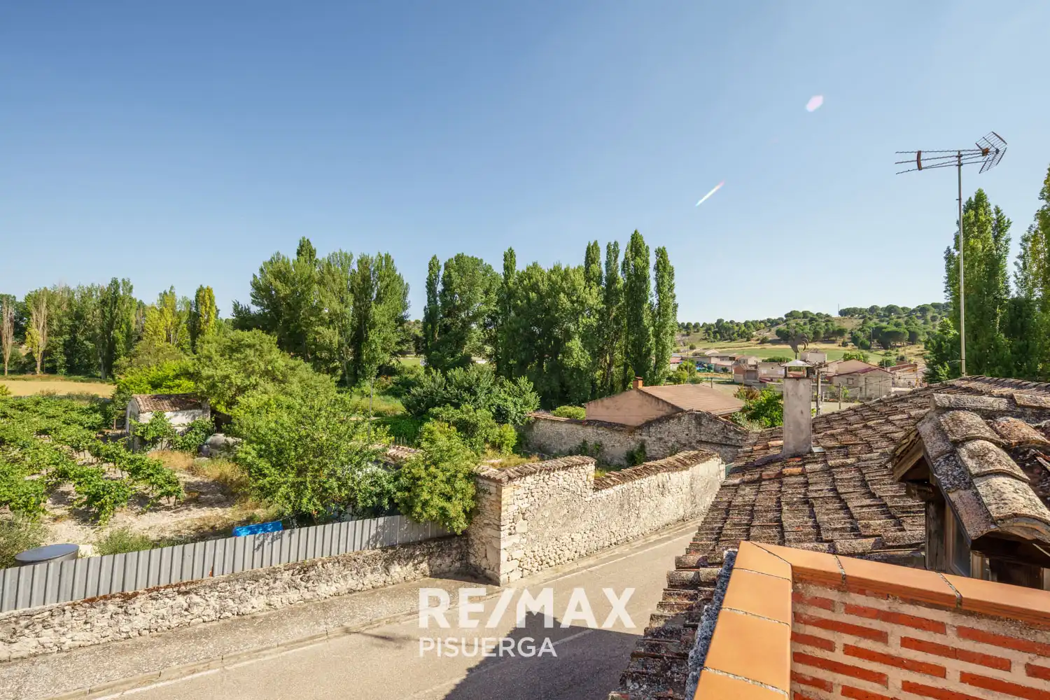 Vista exterior de Finca rústica en venda en Torrescárcela amb Terrassa, Traster i Moblat