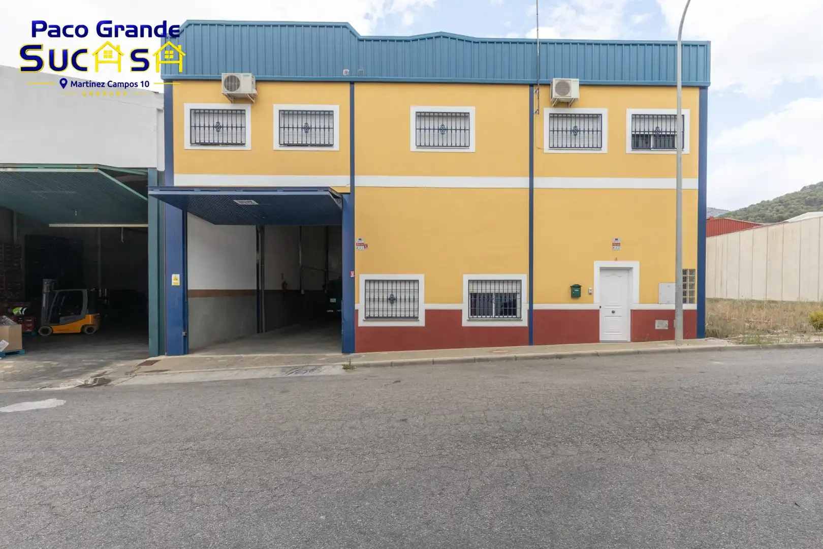 Vista exterior de Nau industrial en venda en Loja