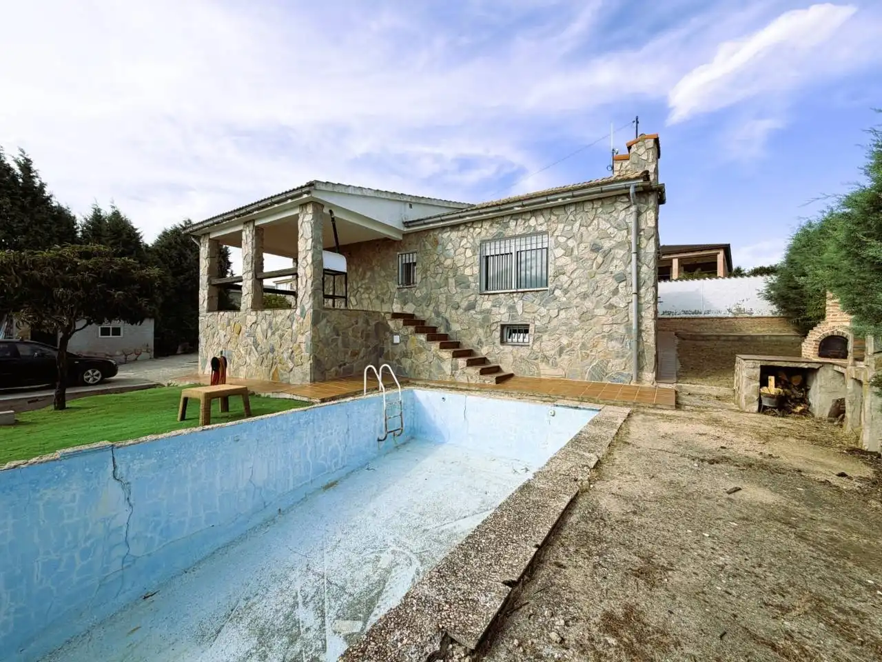 Piscina de Casa o xalet en venda en Cedillo del Condado amb Aire condicionat, Calefacció i Jardí privat