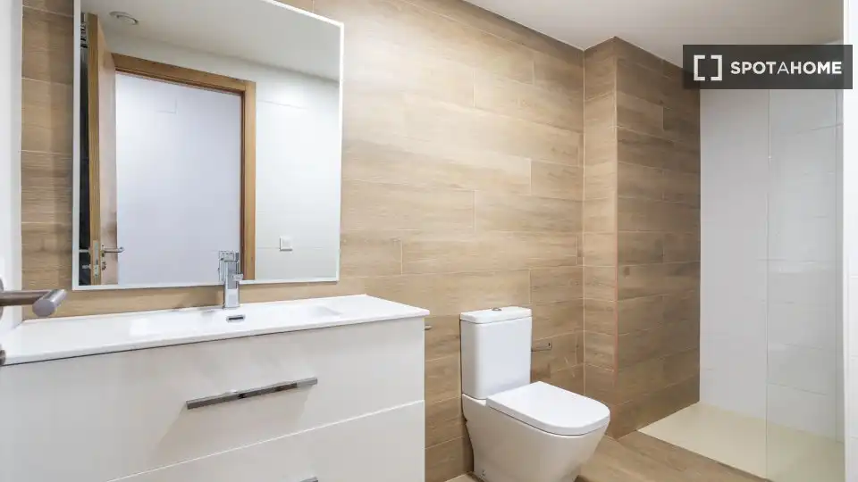 Bathroom of Flat for share in Burjassot  with Air Conditioner, Heating and Furnished