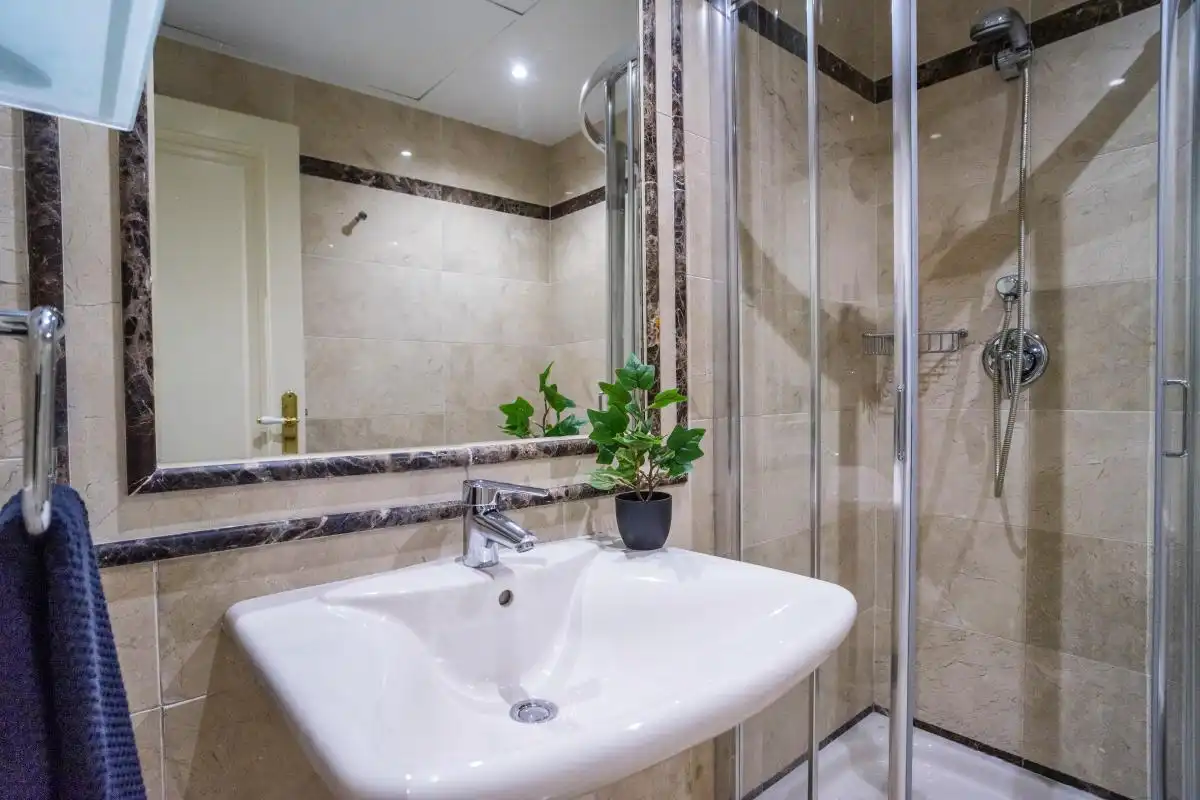 Bathroom of Flat for sale in Marbella  with Air Conditioner, Heating and Private garden