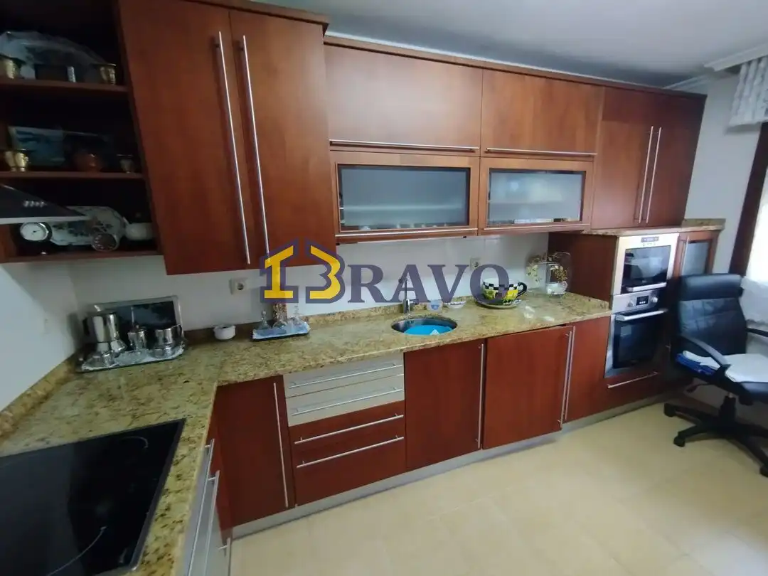 Cocina de Casa adosada en venta en Medina de Pomar con Calefacción, Jardín privado y Terraza