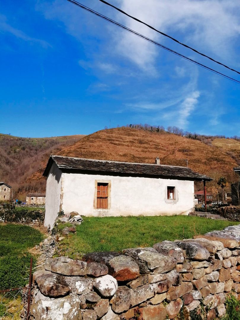 Vista exterior de Casa o xalet en venda en Vega de Pas amb Jardí privat, Terrassa i Traster