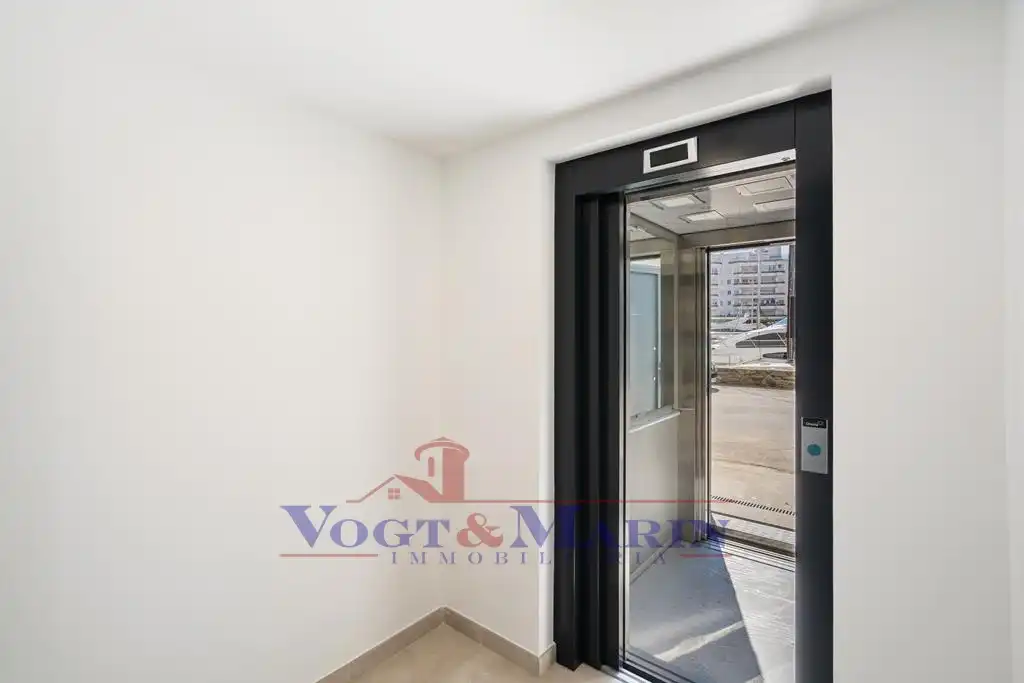 Casa a schiera con terrazza in vendita a Avinguda de la República Catalana, imagen 13