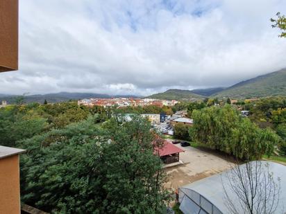 Vista exterior de Pis en venda en Jarandilla de la Vera amb Terrassa