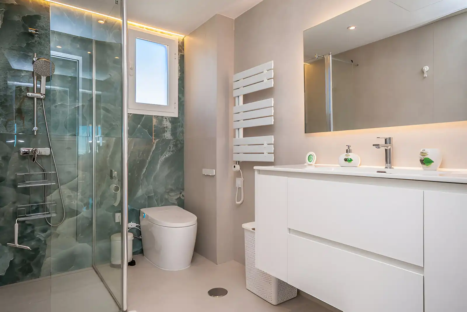 Baño de Ático en venta en Marbella con Terraza y Amueblado