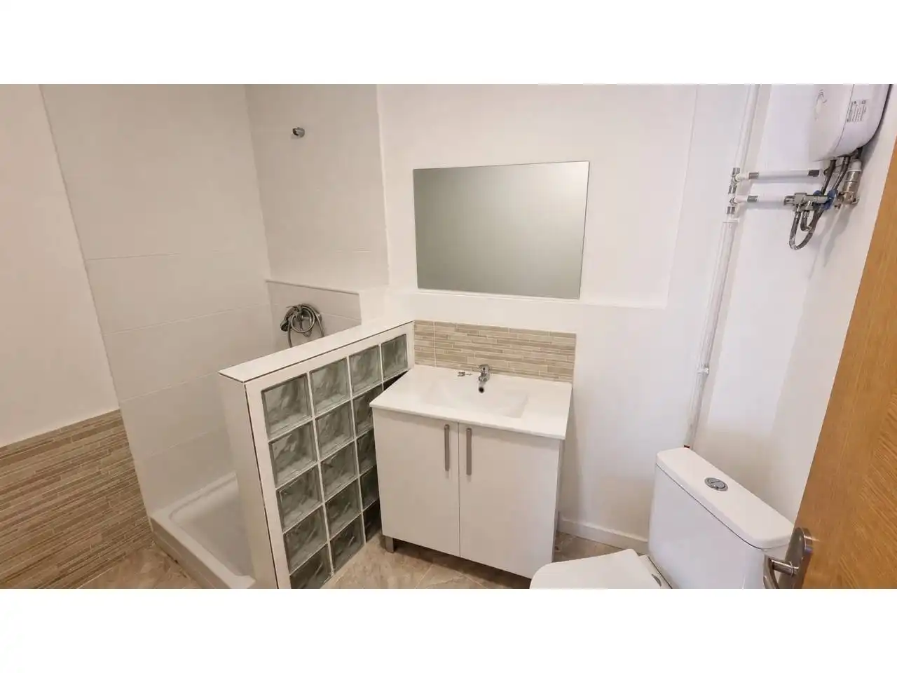 Local comercial en alquiler en Calle Calabria 148, imagen 6