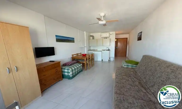 Living room of Flat for sale in Empuriabrava  with Terrace, Furnished and TV