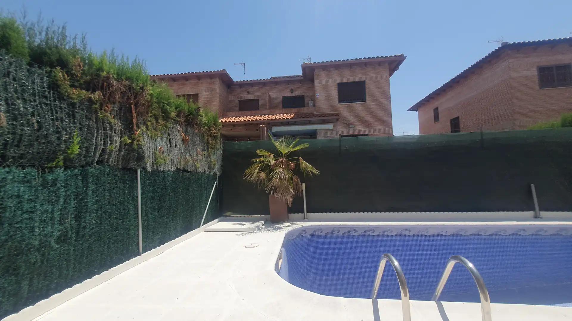 Piscina de Casa adosada en venda en Olías del Rey amb Aire condicionat, Calefacció i Jardí privat
