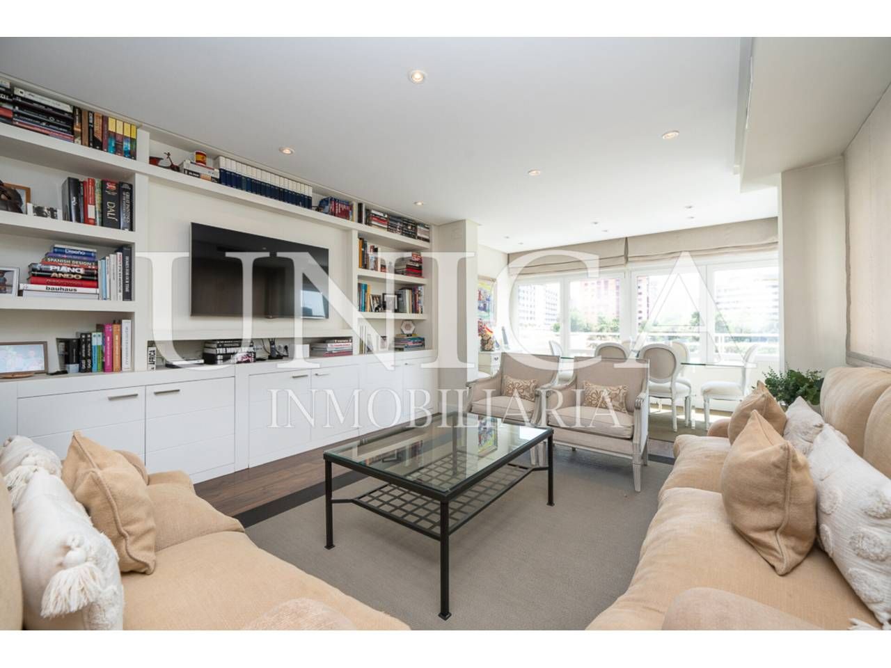 Living room of Flat for sale in  Madrid Capital  with Air Conditioner, Heating and Parquet flooring