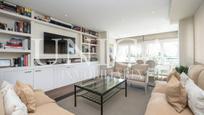Living room of Flat for sale in  Madrid Capital  with Air Conditioner, Heating and Parquet flooring