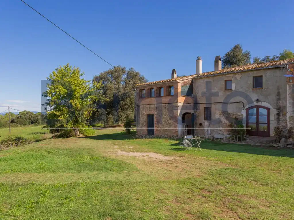 Außenansicht von Country house zum Verkauf in Foixà