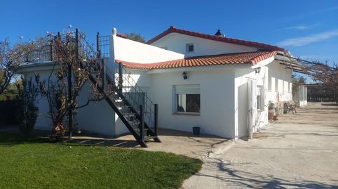 Este FINCA se encuentra Fuente el Saz de Jarama, Madrid.

Se trata de una vivienda unifamiliar independiente de 474m2 construido, imatge 2