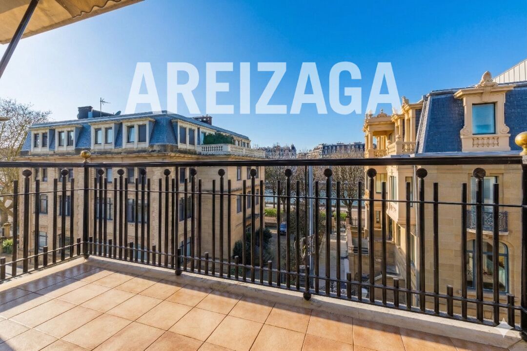 Exterior view of Flat for sale in Donostia - San Sebastián   with Heating, Terrace and Balcony