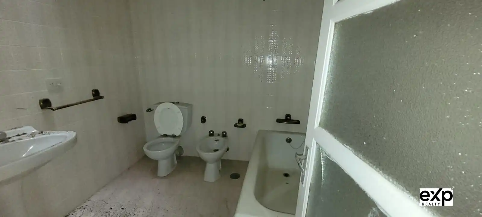 Bathroom of Houses for sale in O Valadouro    with Parquet flooring