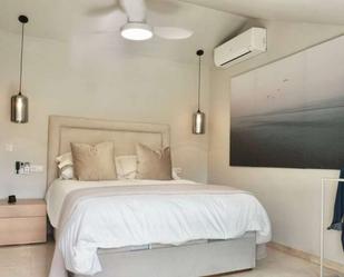 Dormitori de Apartament per a compartir en Marbella amb Terrassa
