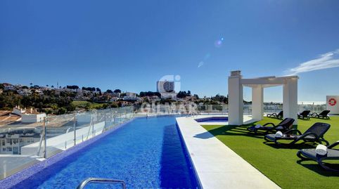 Luminoso apartamento en Nueva Andalucía, una oportunidad para vivir en una zona privilegiada de la Costa del Sol.Esta vivienda con