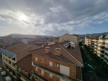 Pis amb balcó en venda a PARE ROCA