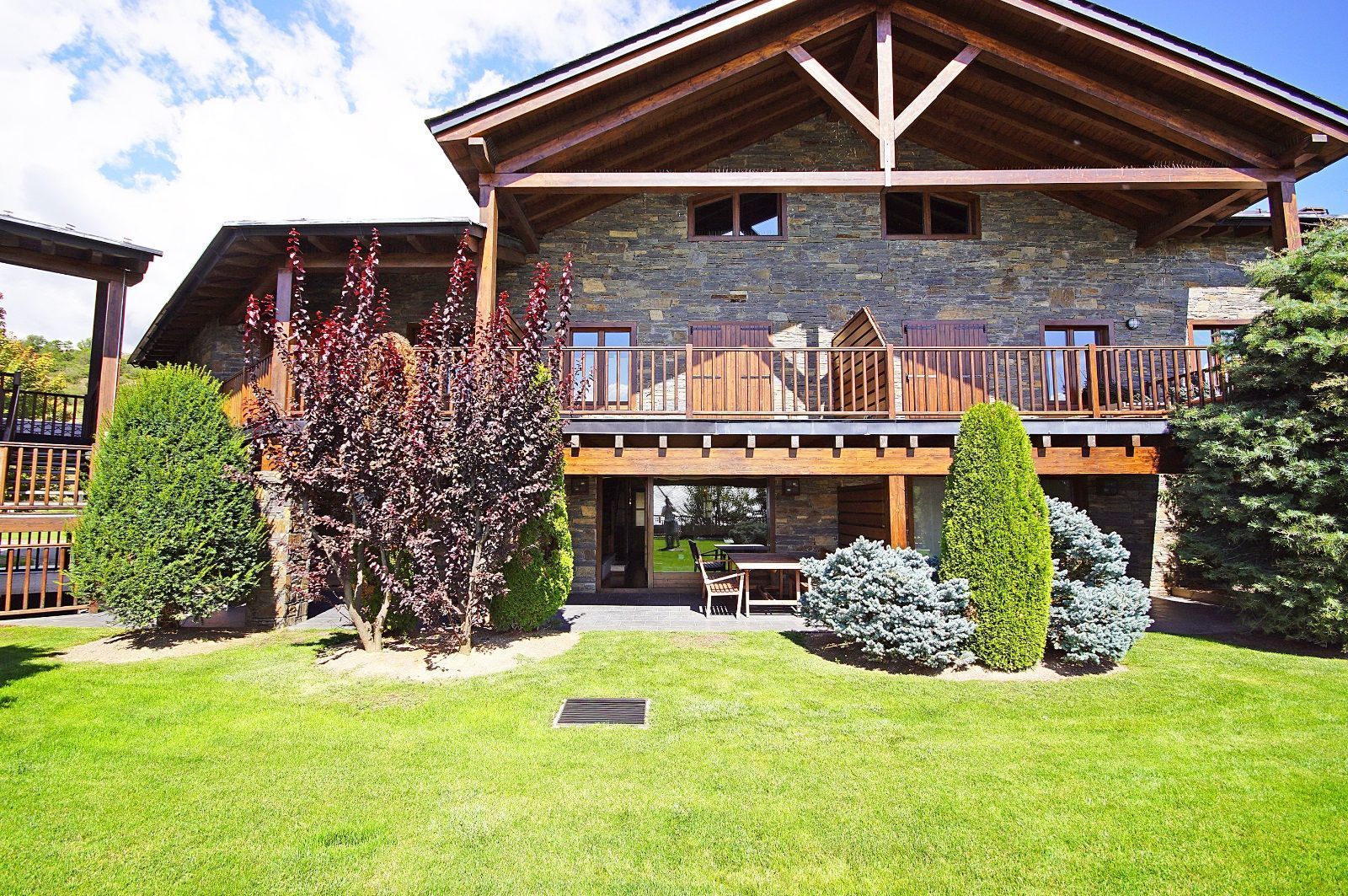 Vista exterior de Casa adosada en venta en Ger con Parquet, Terraza y Amueblado