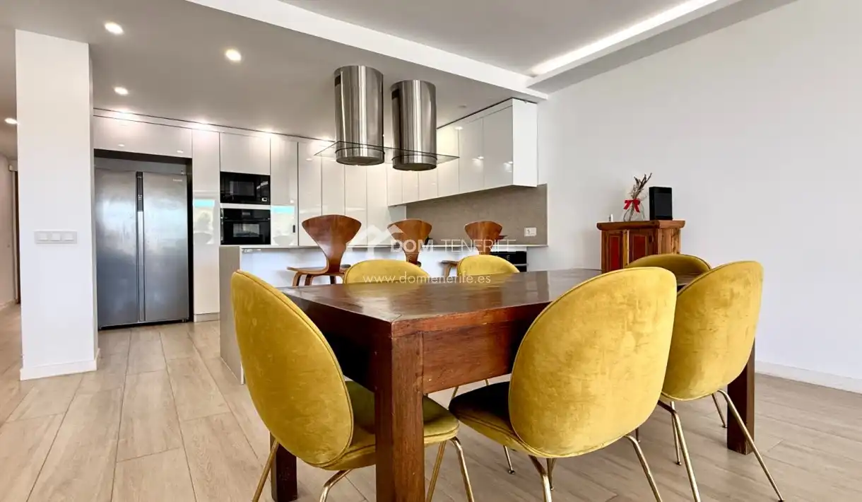 Comedor de Piso en venta en Adeje con Terraza, Piscina y Amueblado