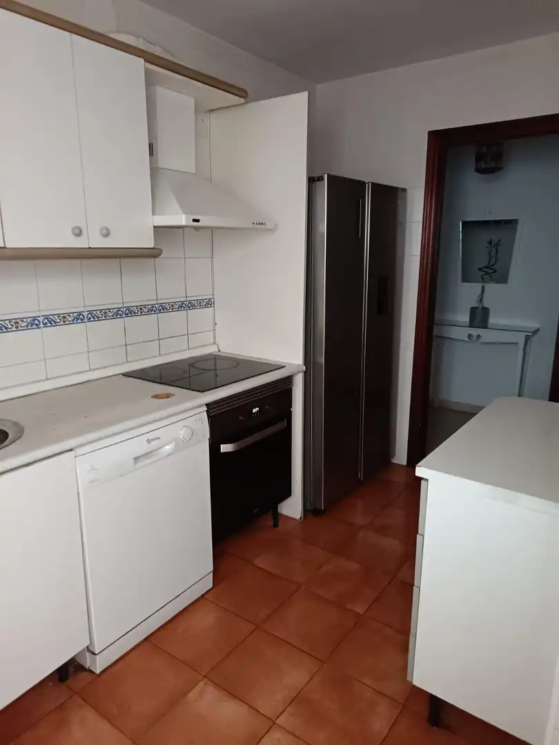 Küche von Erdgeschoss zum Verkauf in Puerto Real mit Klimaanlage und Terrasse