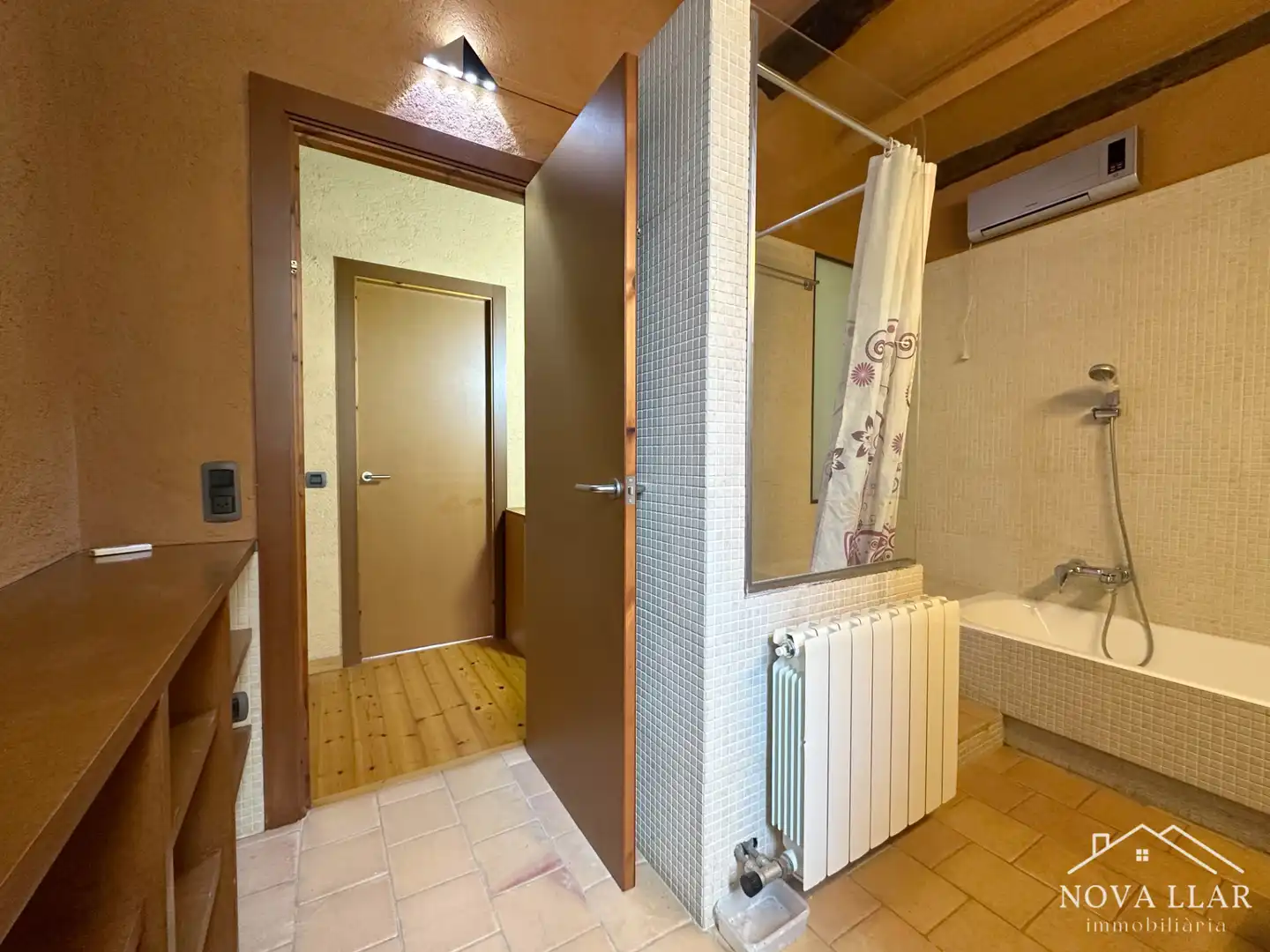 Baño de Finca rústica en venta en Les Llosses con Calefacción, Jardín privado y Parquet