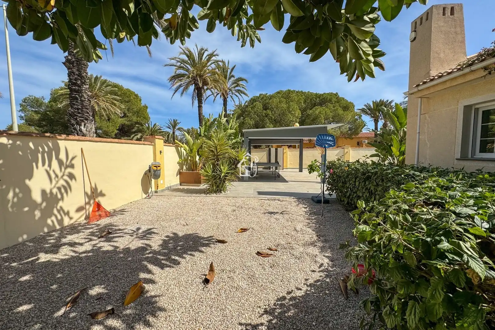 Vista exterior de Casa o xalet de lloguer en Orihuela amb Aire condicionat, Jardí privat i Terrassa