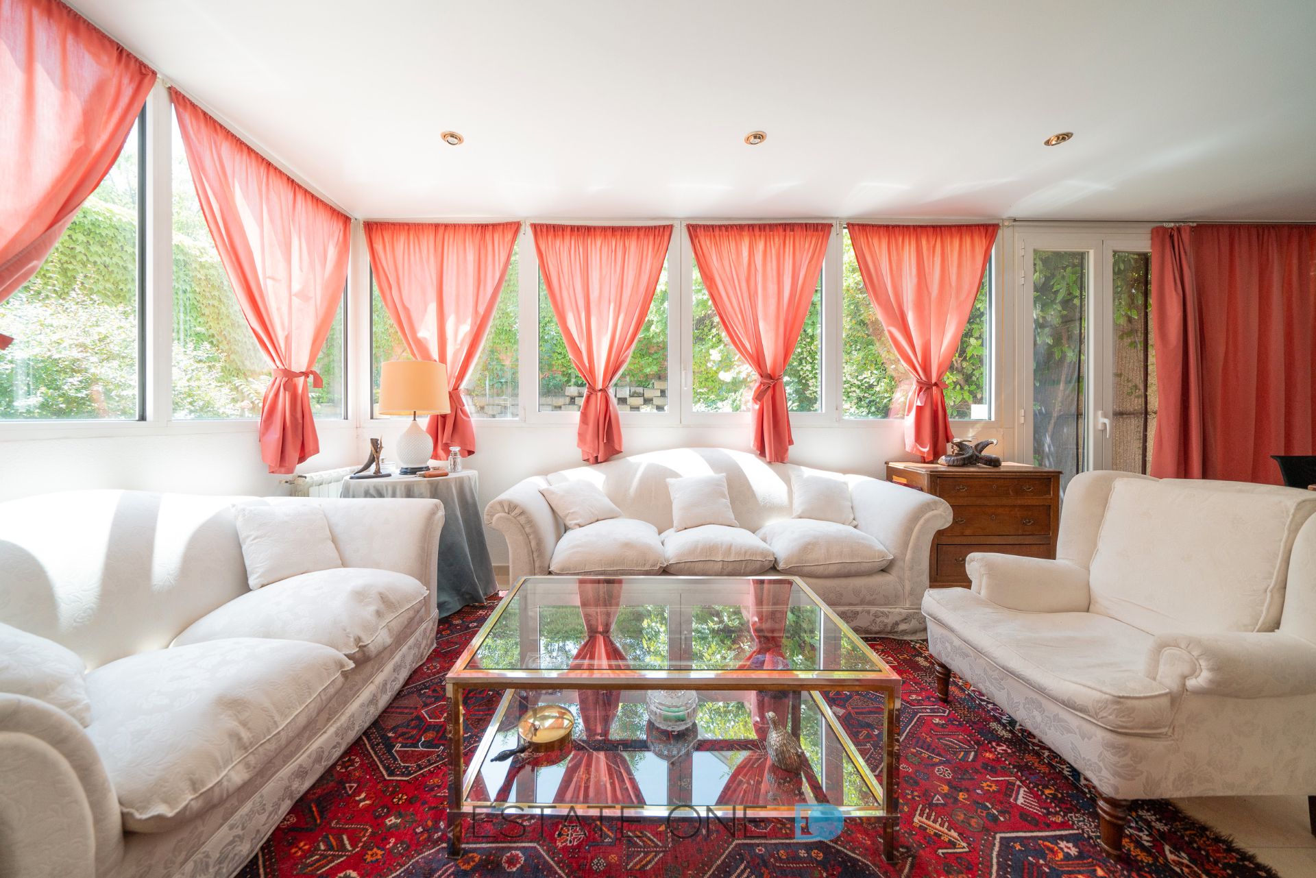 Sala d'estar de Casa adosada en venda en  Madrid Capital amb Jardí privat