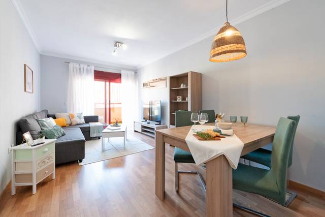 Piso en Venta en Avenida Imperio Argentina en Martín Carpena - Torre del Río