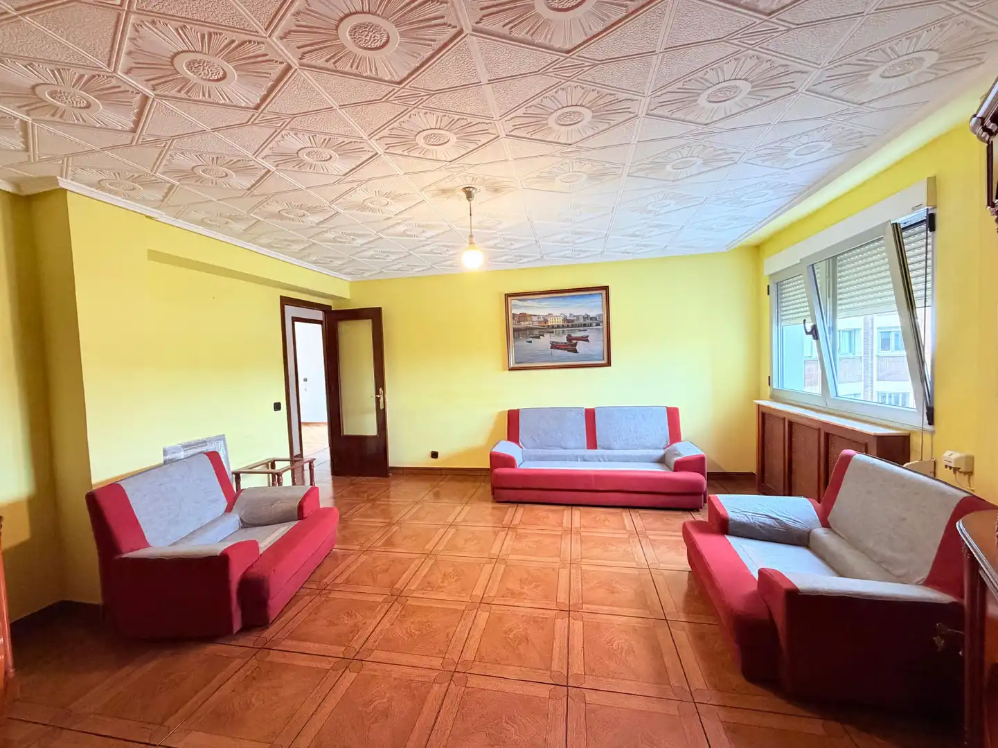 Living room of Flat for sale in Avilés  with Heating, Parquet flooring and Furnished