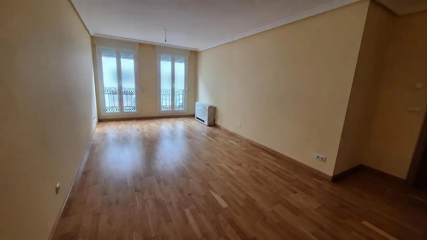 Sala de estar de Piso en venta en Ponferrada con Calefacción, Parquet y Trastero