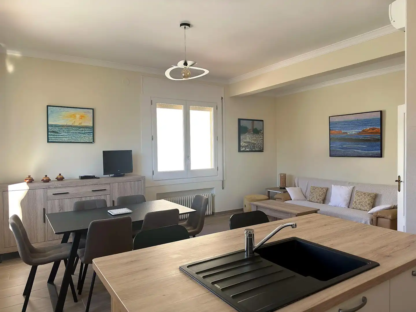 Sala d'estar de Apartament en venda en Figueres amb Aire condicionat, Terrassa i Moblat