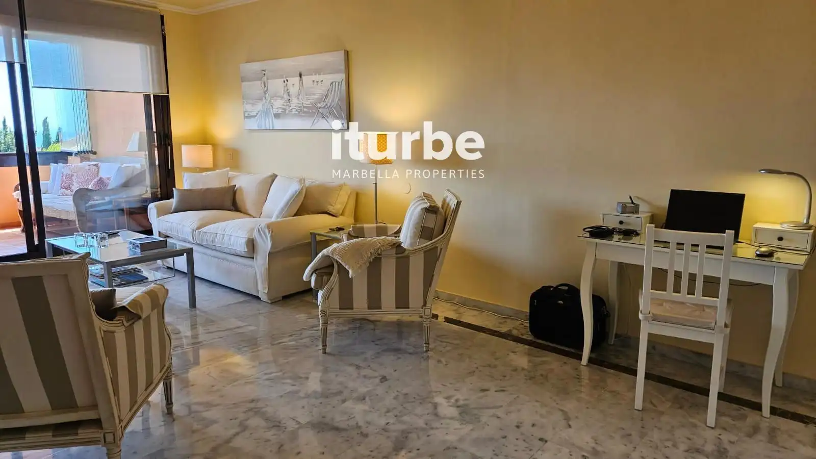 Vista exterior de Piso de alquiler en Marbella con Aire acondicionado, Terraza y Piscina