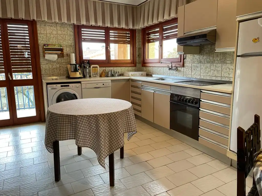 Cuina de Casa o xalet en venda en Castañares de Rioja amb Calefacció, Jardí privat i Parquet