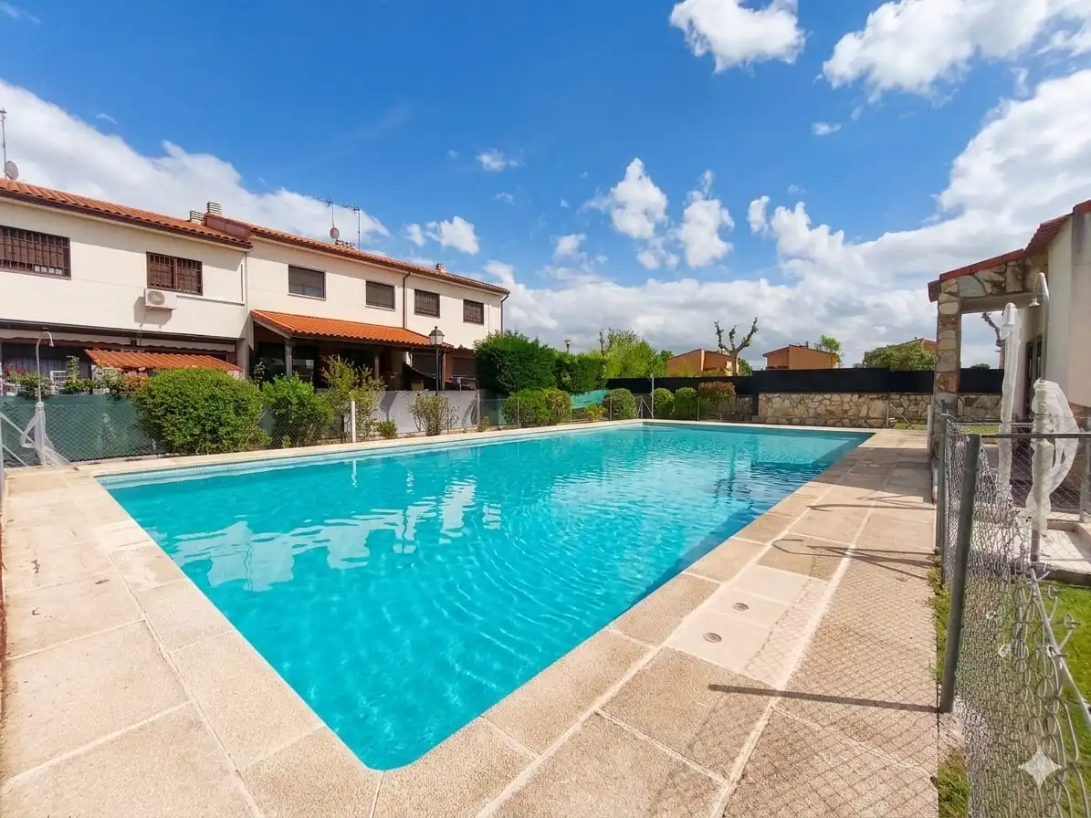 Piscina de Casa o chalet en venta en Las Ventas de Retamosa con Aire acondicionado, Calefacción y Jardín privado