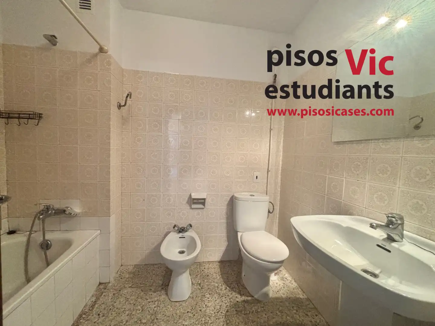 Bathroom of Flat for rent in Vic  with Heating, Furnished and Oven