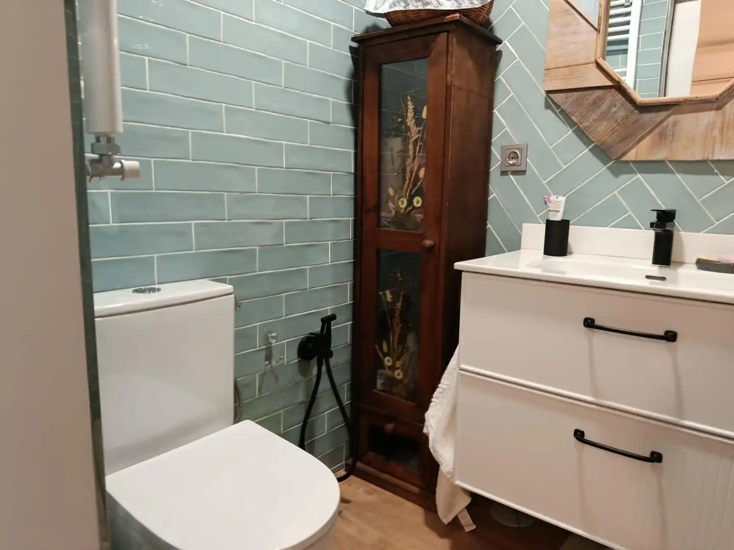 Bathroom of Flat for rent in Granada  with Air Conditioner, Heating and Private garden