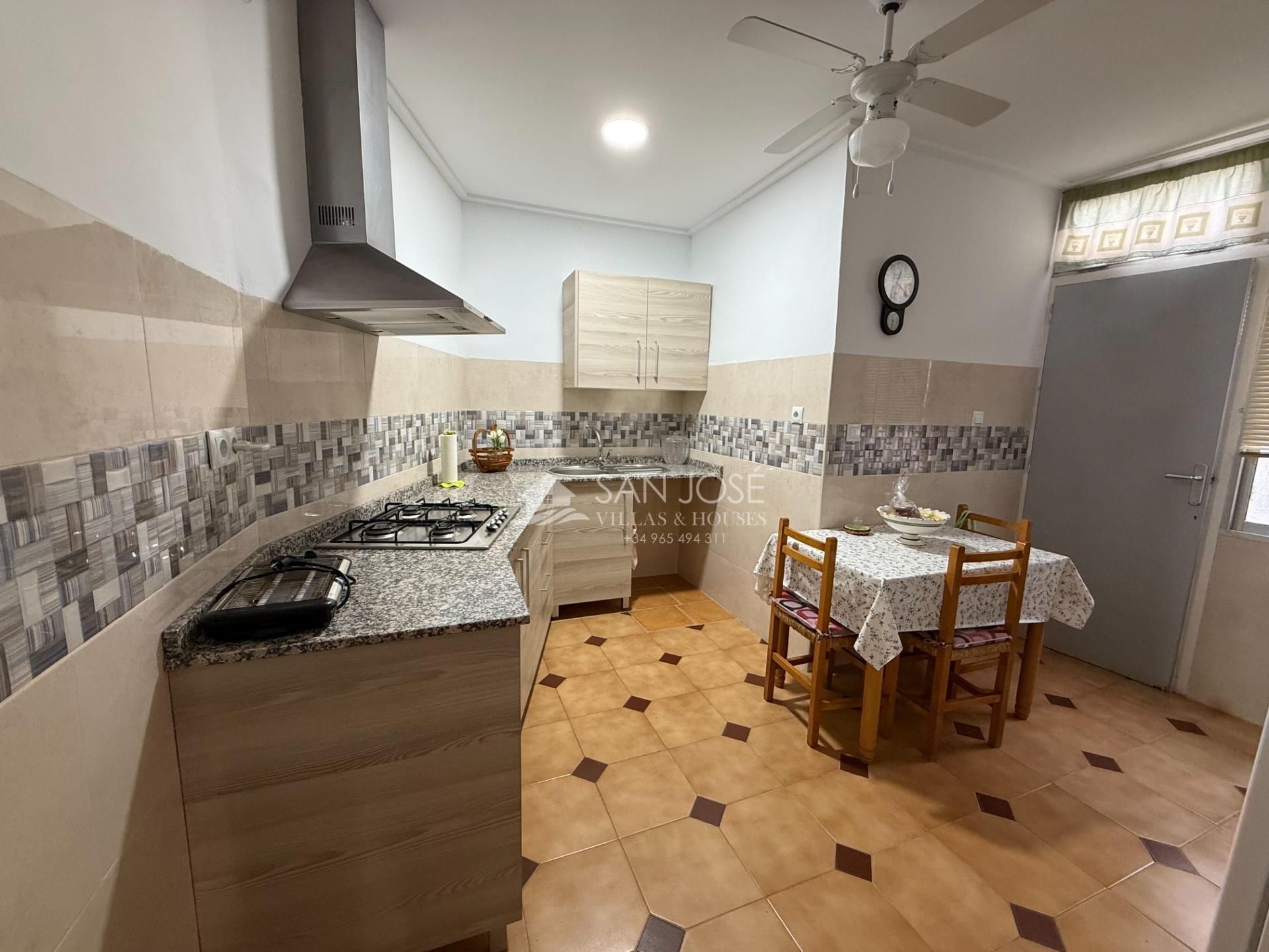 Cuina de Casa o xalet en venda en Aspe amb Terrassa, Moblat i Balcó