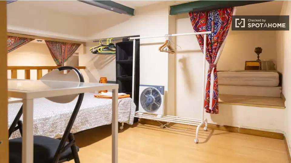 Dormitori de Apartament per a compartir en Madrid amb Aire condicionat, Calefacció i Terrassa